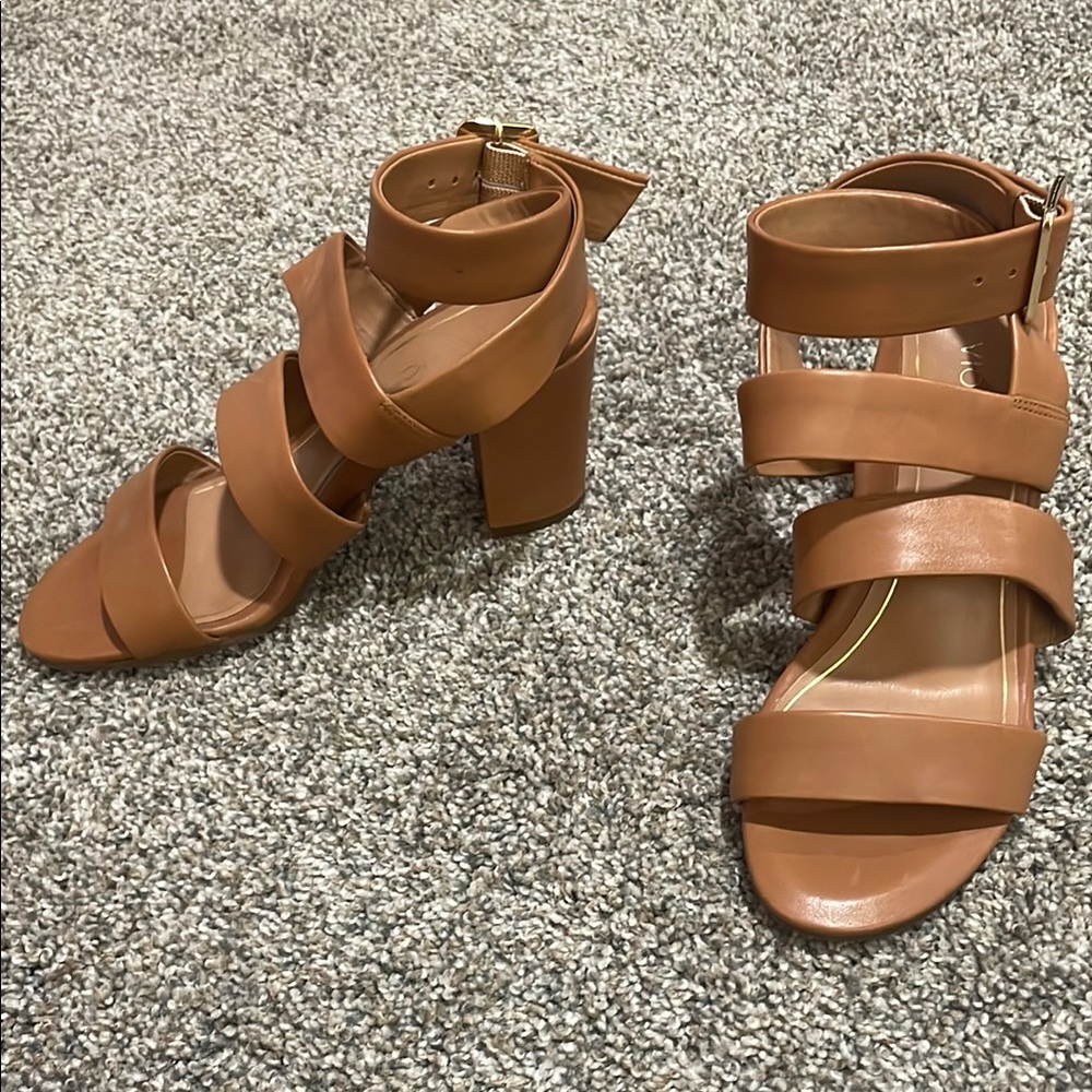 Elegant Tan Strappy Heeled Sandals